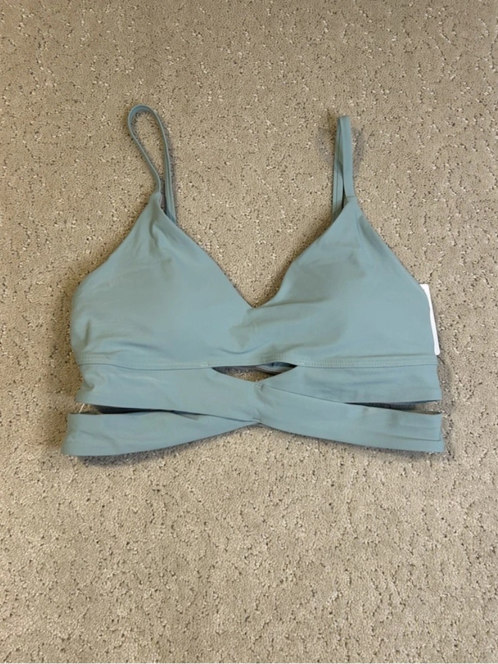 NWT Lululemon V-Neck Crossover Bra‎ in Sage Green Sz 4